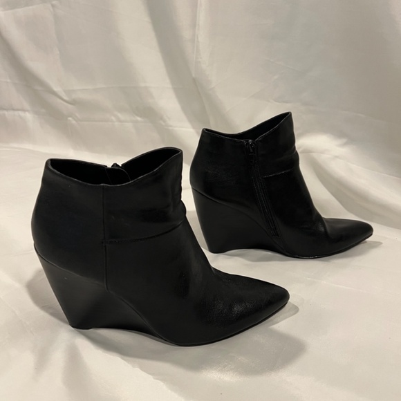 Nine West Wedge Booties Black Size 9M - Picture 2 of 7